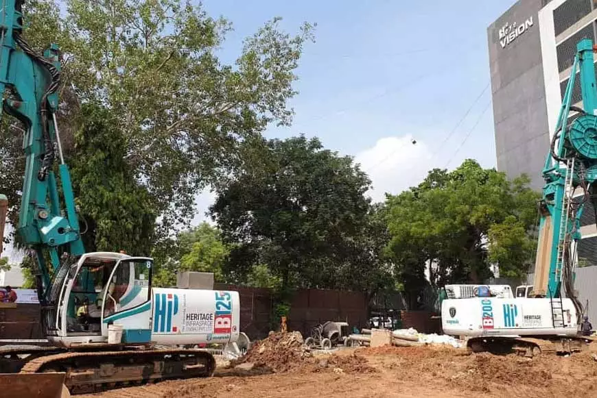 two diaphragm wall construction rigs on a project site